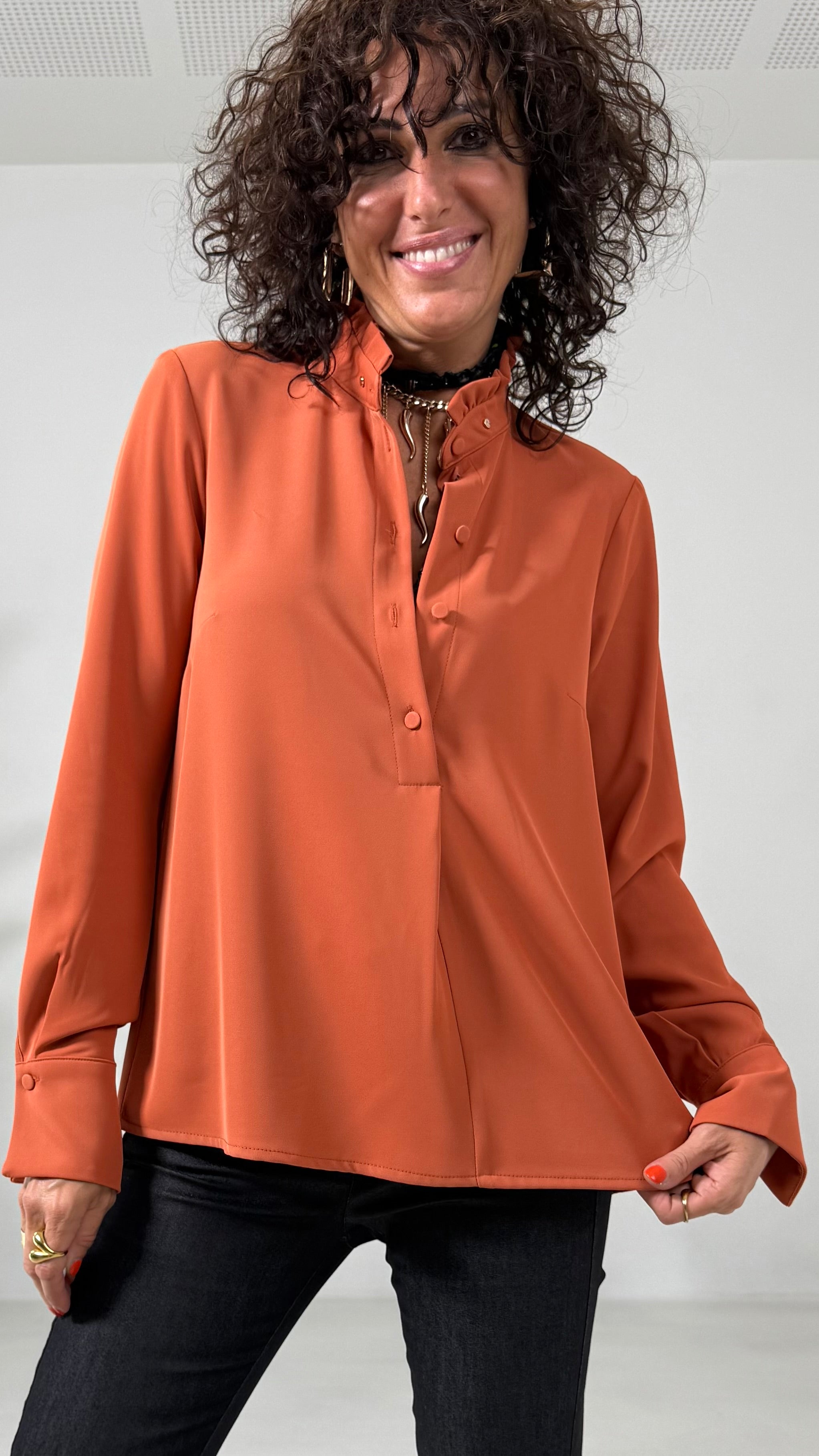 CAMICIA IN CADY FLUIDO CON BORCHIE COLLO