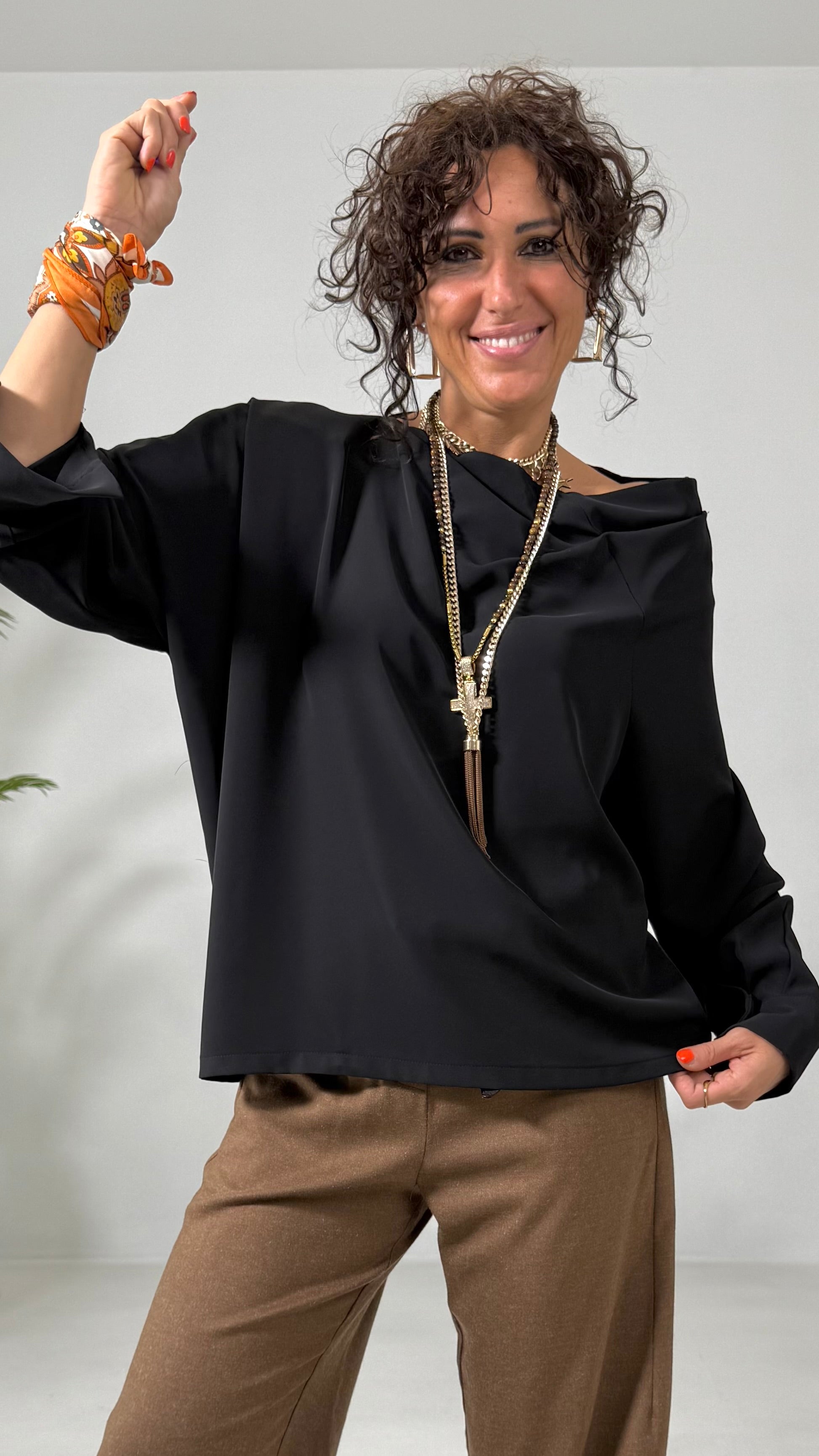 CAMICIA ASIMMETRICA LINEA QUADRATA IN CADY FLUIDO