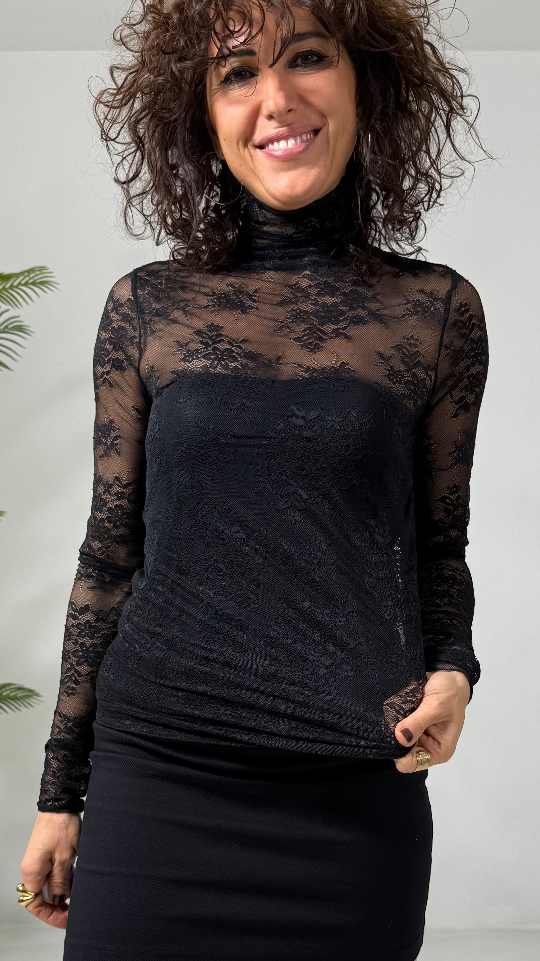 TWINSET CON LUPETTO IN PIZZO E TOP IN PUNTO MILANO LEGGERO