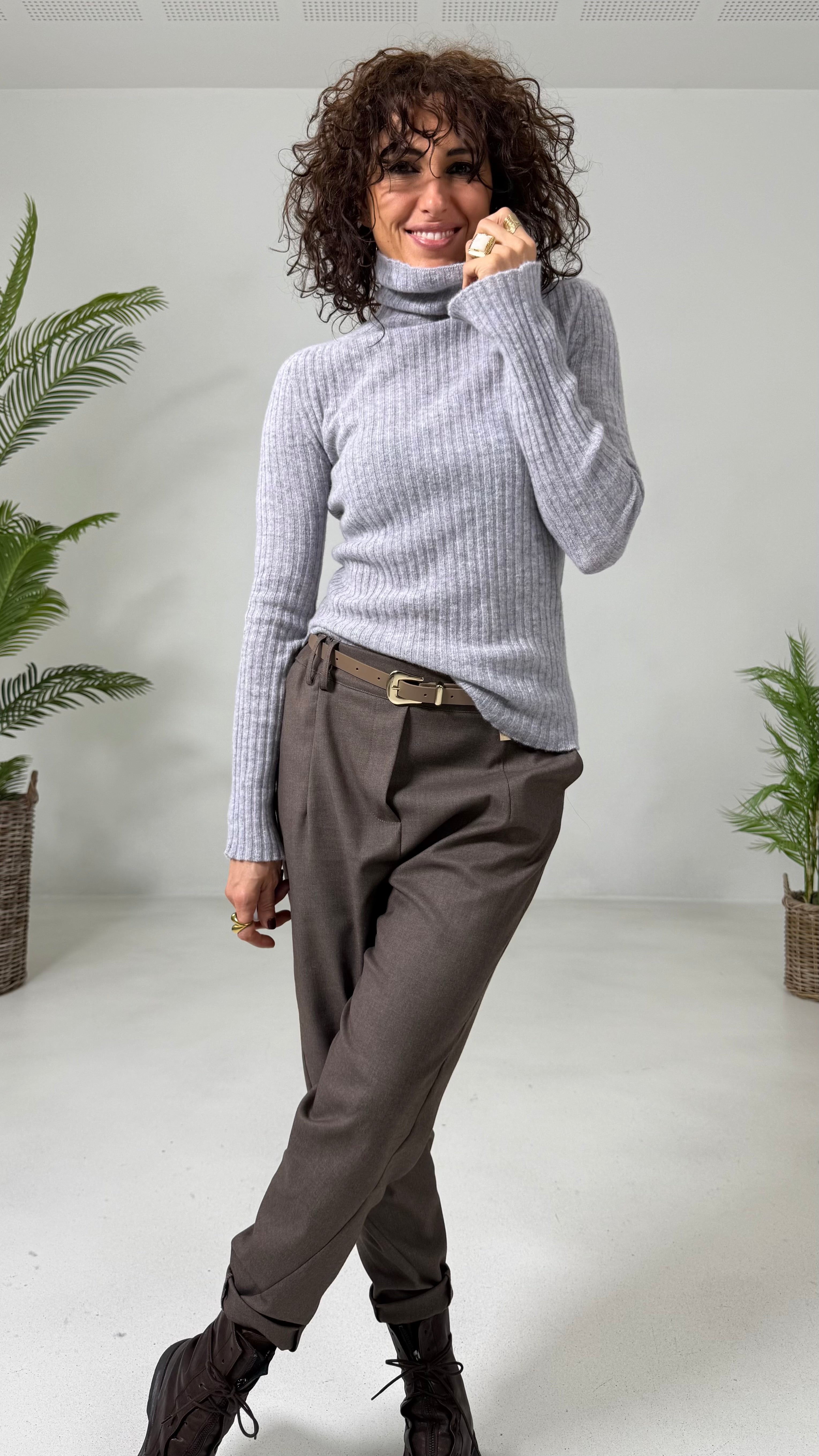 DOLCEVITA CON SPACCO SULLE MANICHE A COSTE IN LANA CARDATA