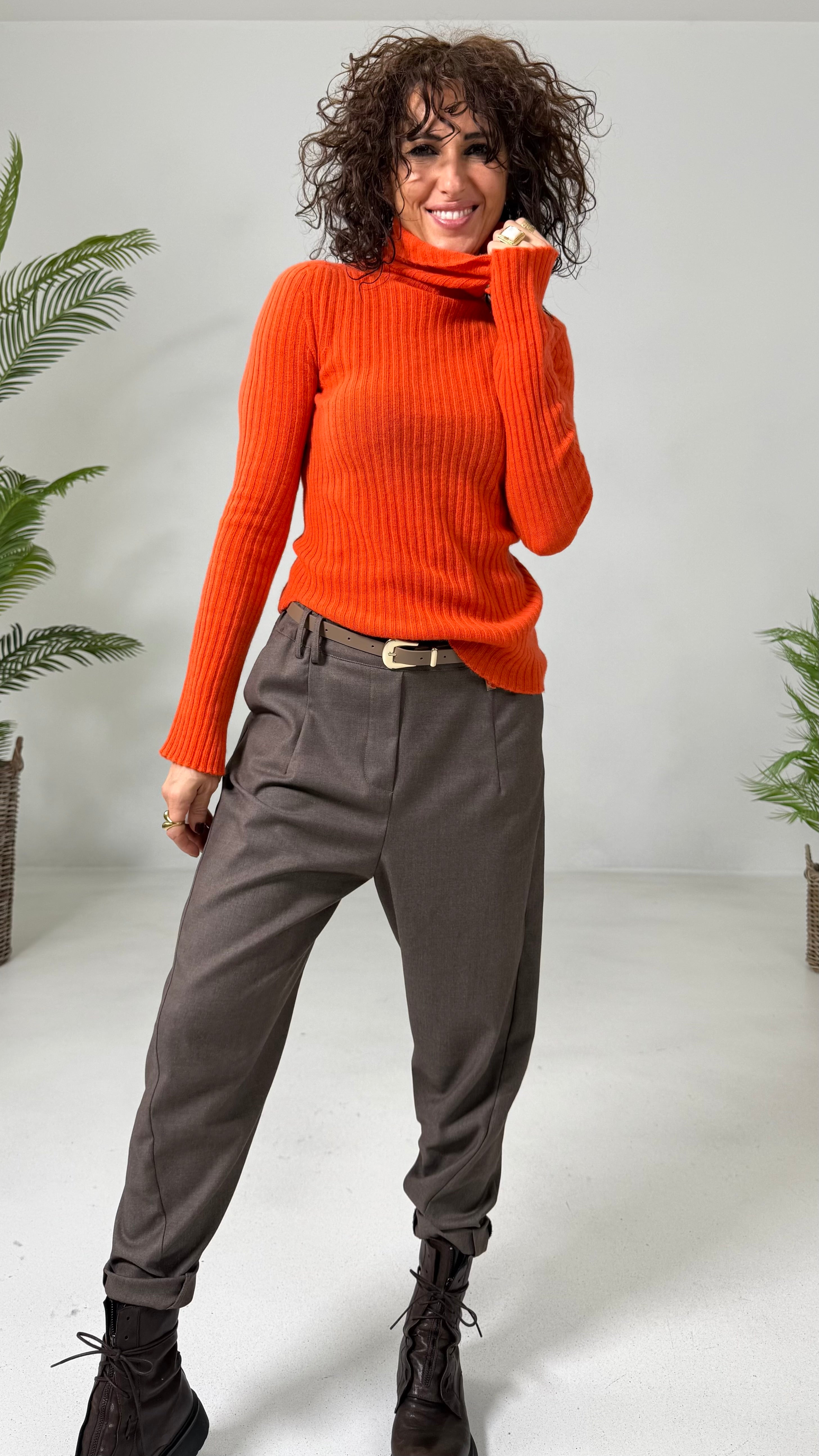 DOLCEVITA CON SPACCO SULLE MANICHE A COSTE IN LANA CARDATA