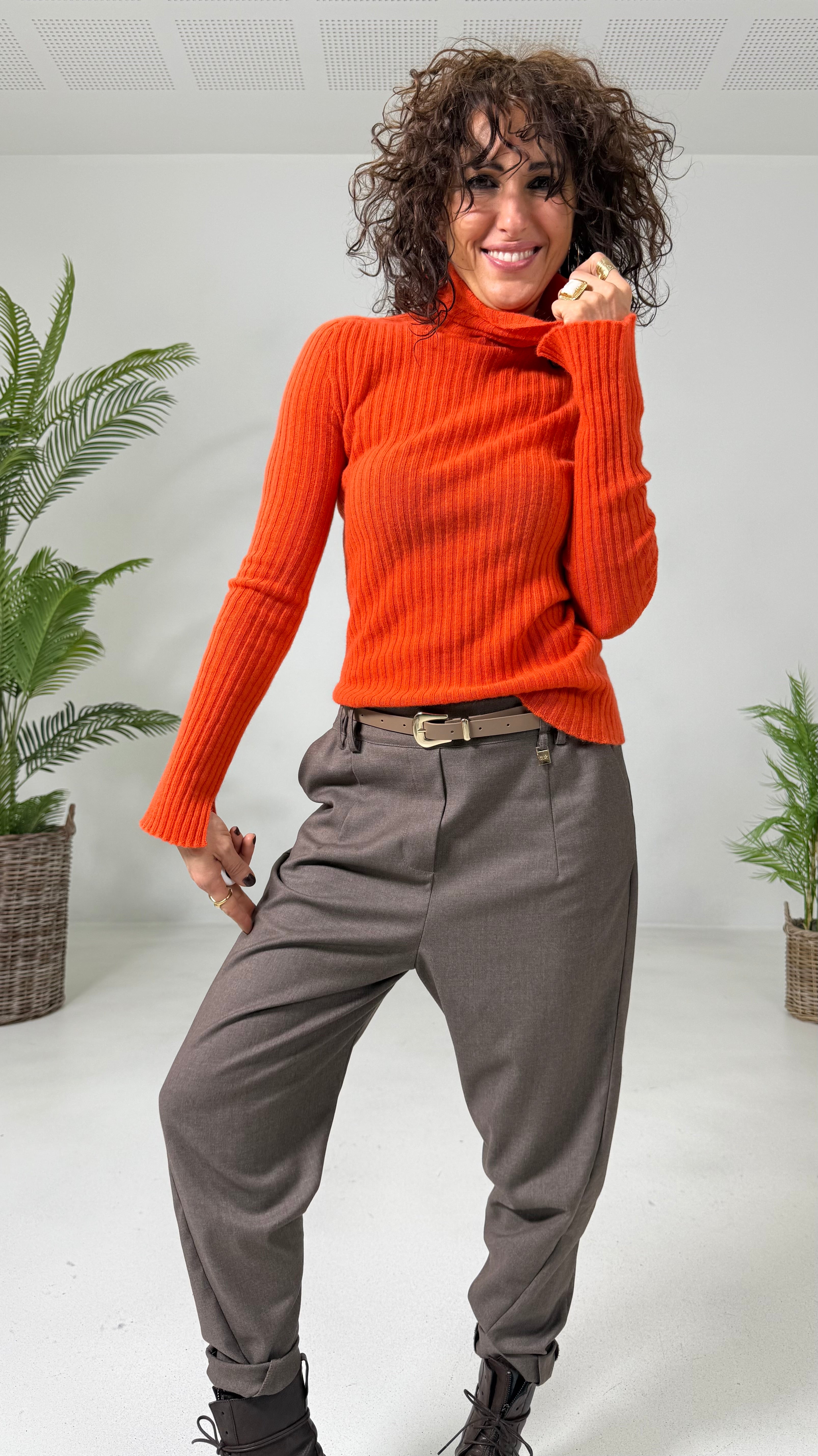 DOLCEVITA CON SPACCO SULLE MANICHE A COSTE IN LANA CARDATA