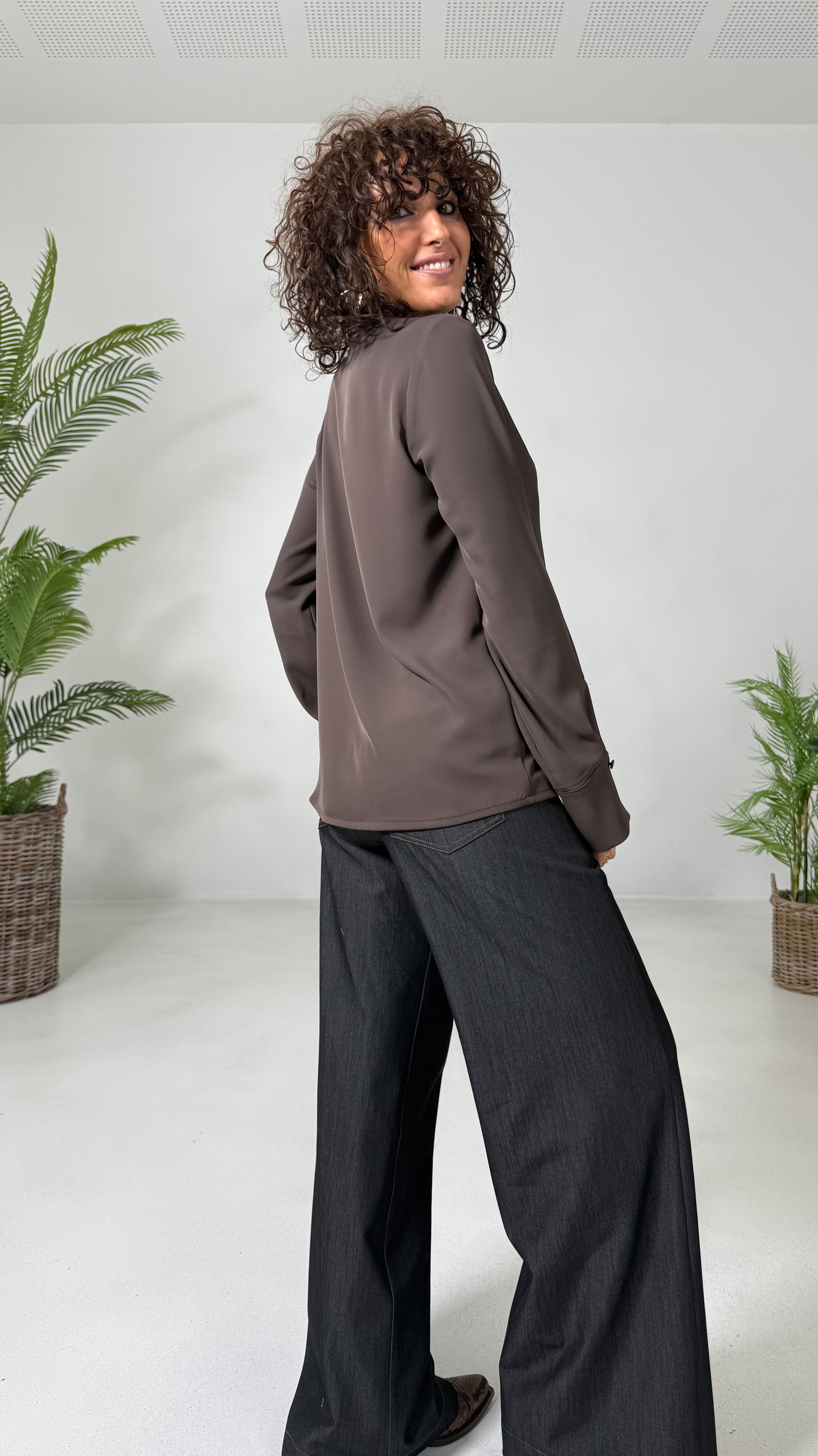 CAMICIA IN CADY FLUIDO CON BORCHIE COLLO