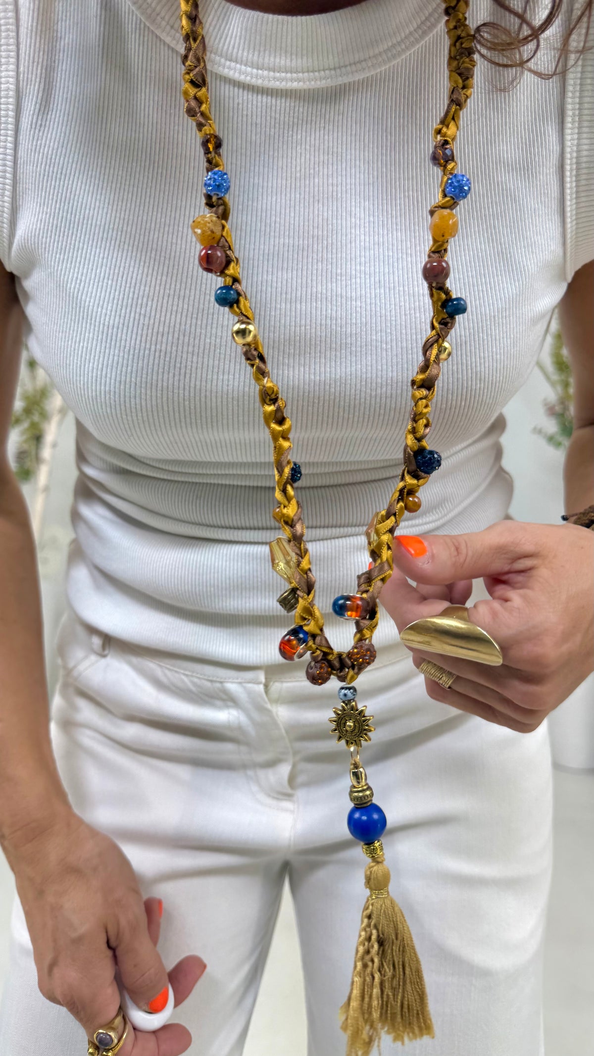 COLLANA UNCINETTO IN DOPPIO RASO CON PERLINE E NAPPA