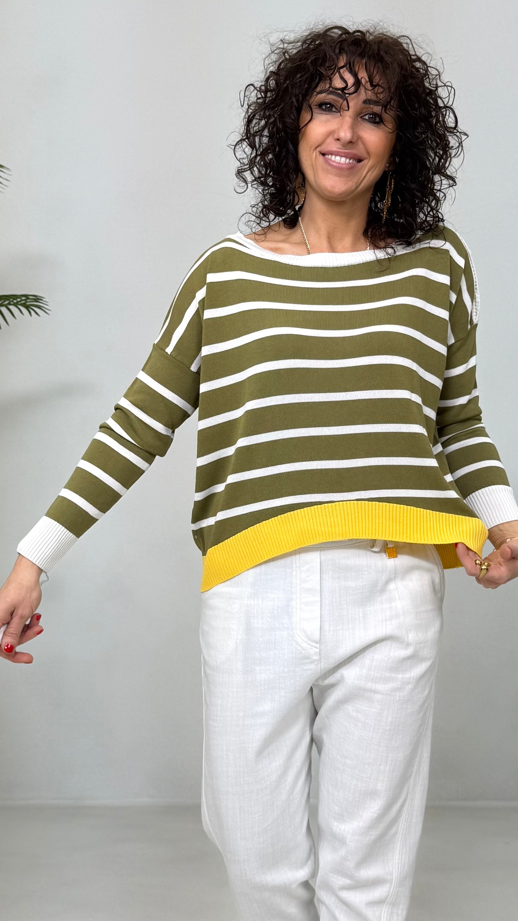 MAGLIA IN VISCOSA CON BORDO GIALLO