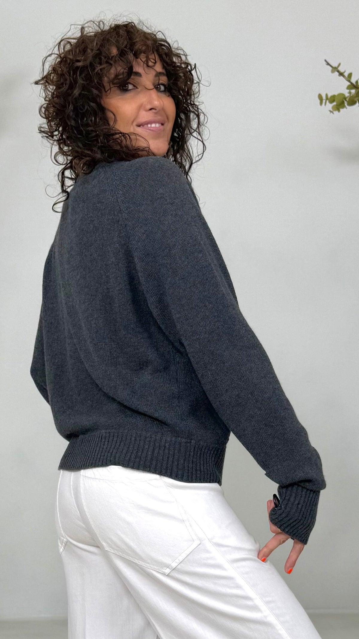 MAGLIA QUADRATA SCOLLO A V IN MISTO CASHMERE
