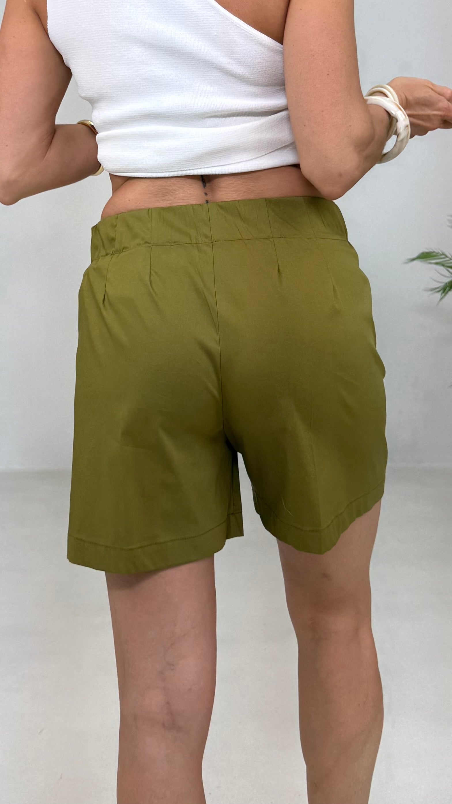 SHORTS IN PELLE D'UOVO
