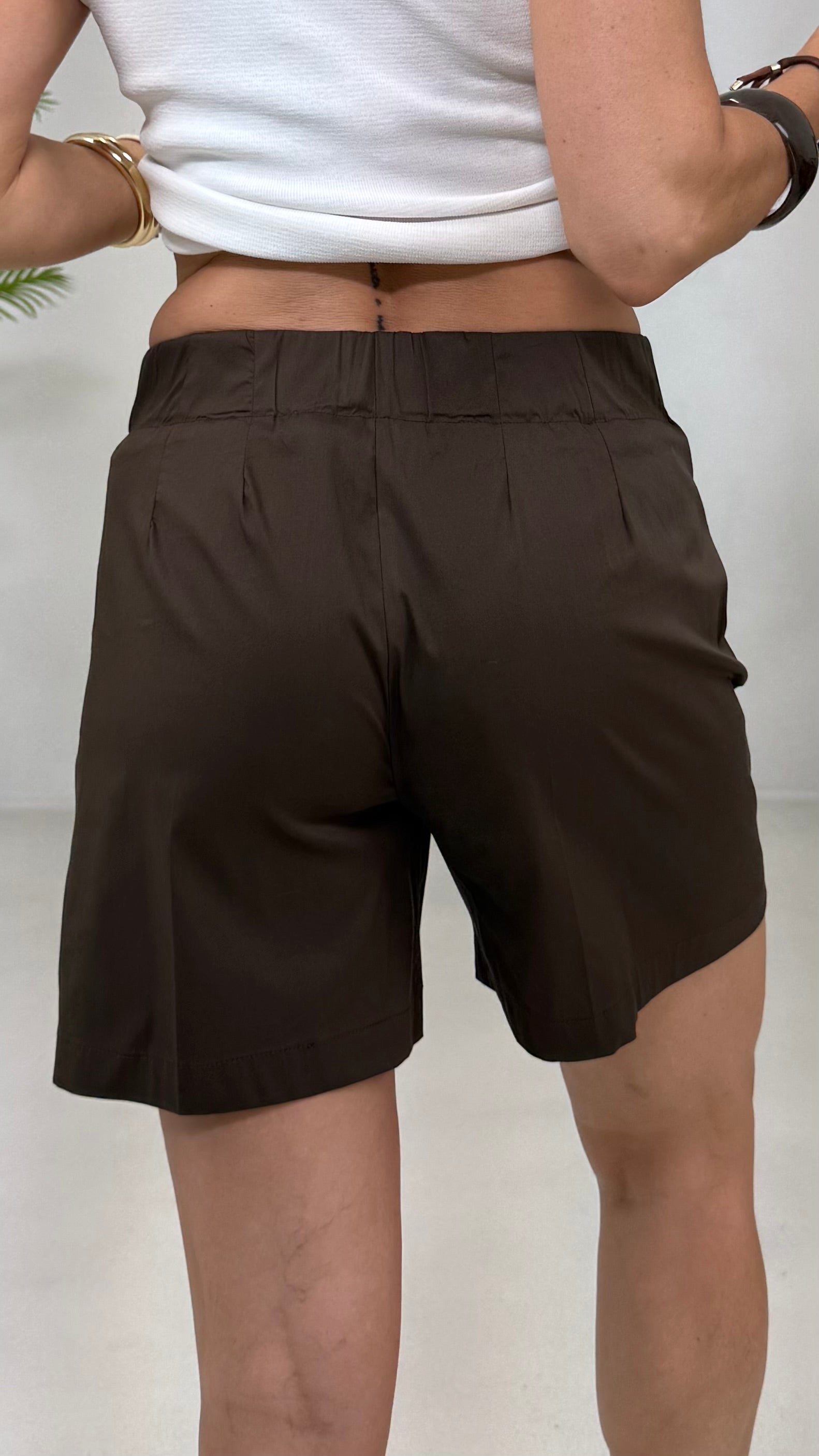 SHORTS IN PELLE D'UOVO