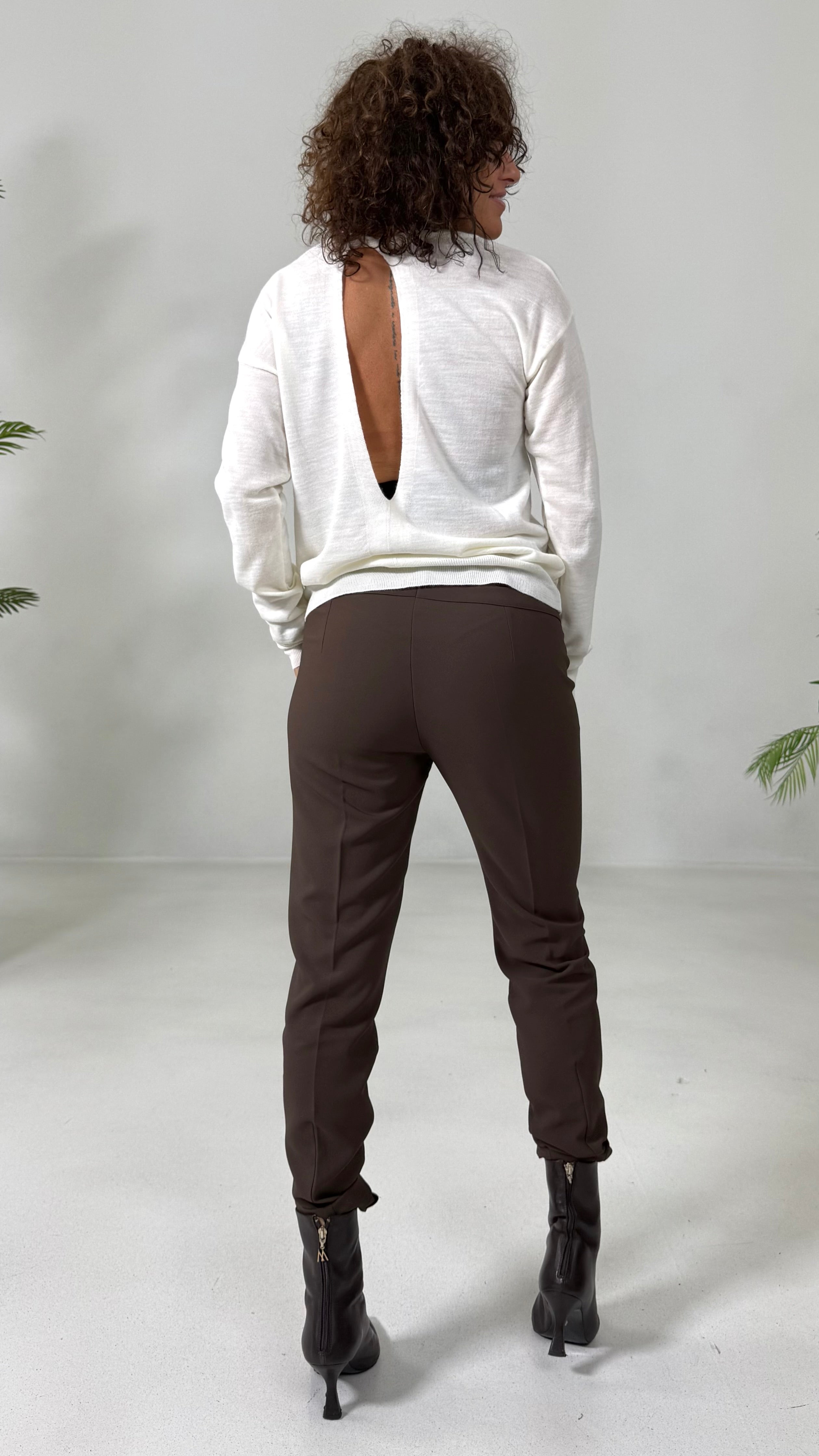 MAGLIA QUADRATA IN LANA VISCOSA CON APERTURA A GOCCIA