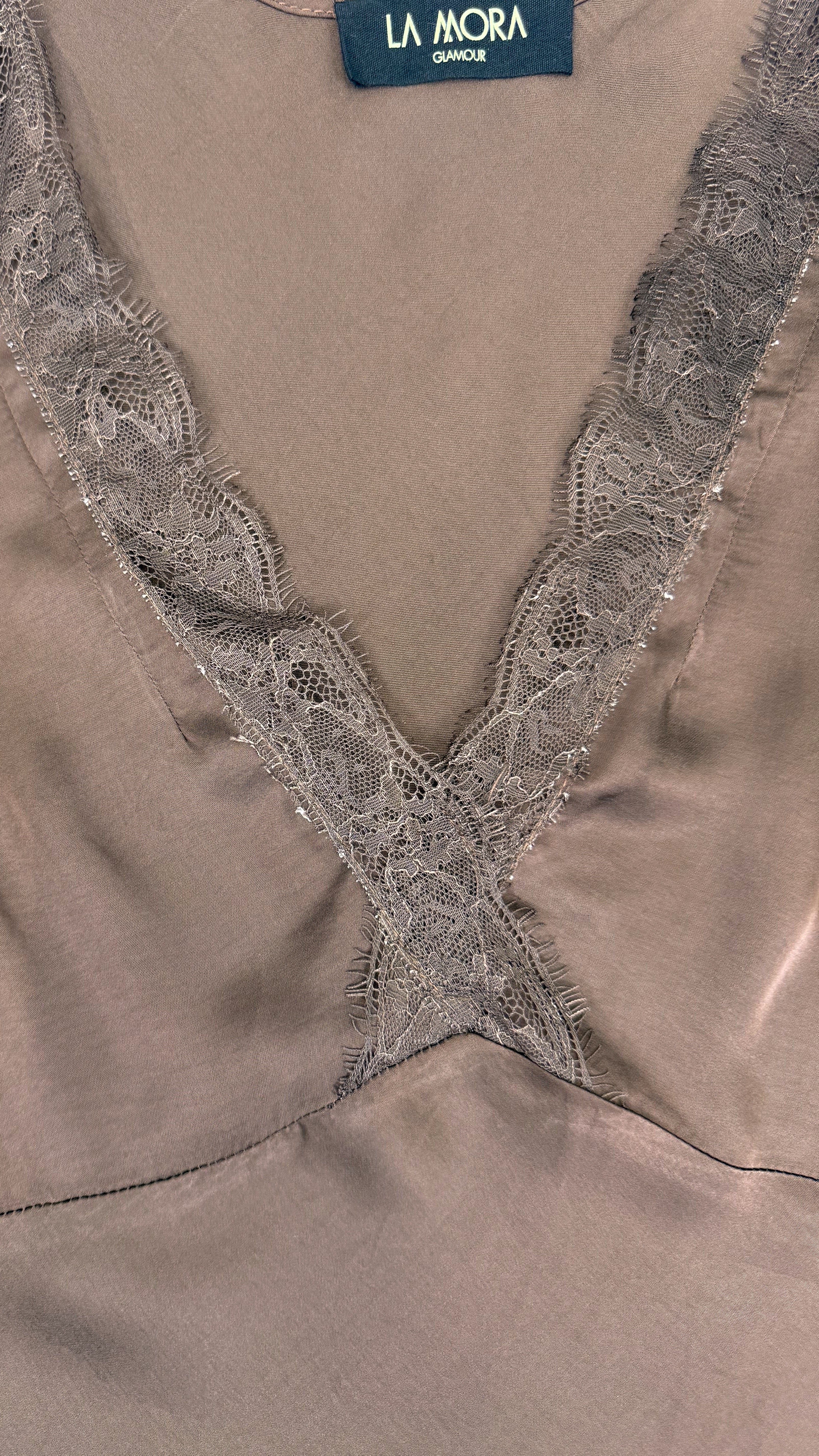 TOP RASO SPALLA LARGA PIZZO IN TONO