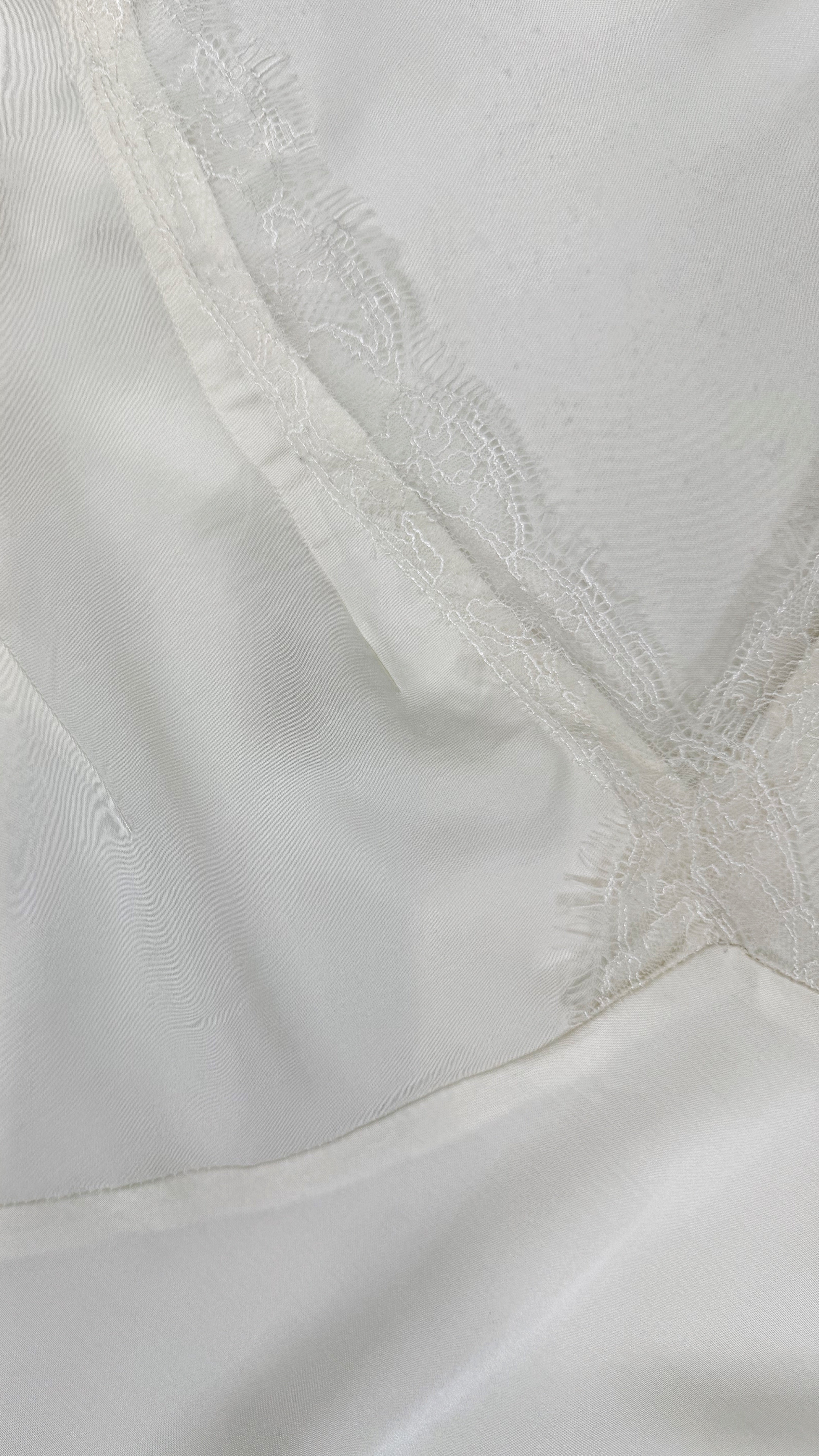 TOP RASO SPALLA LARGA PIZZO IN TONO