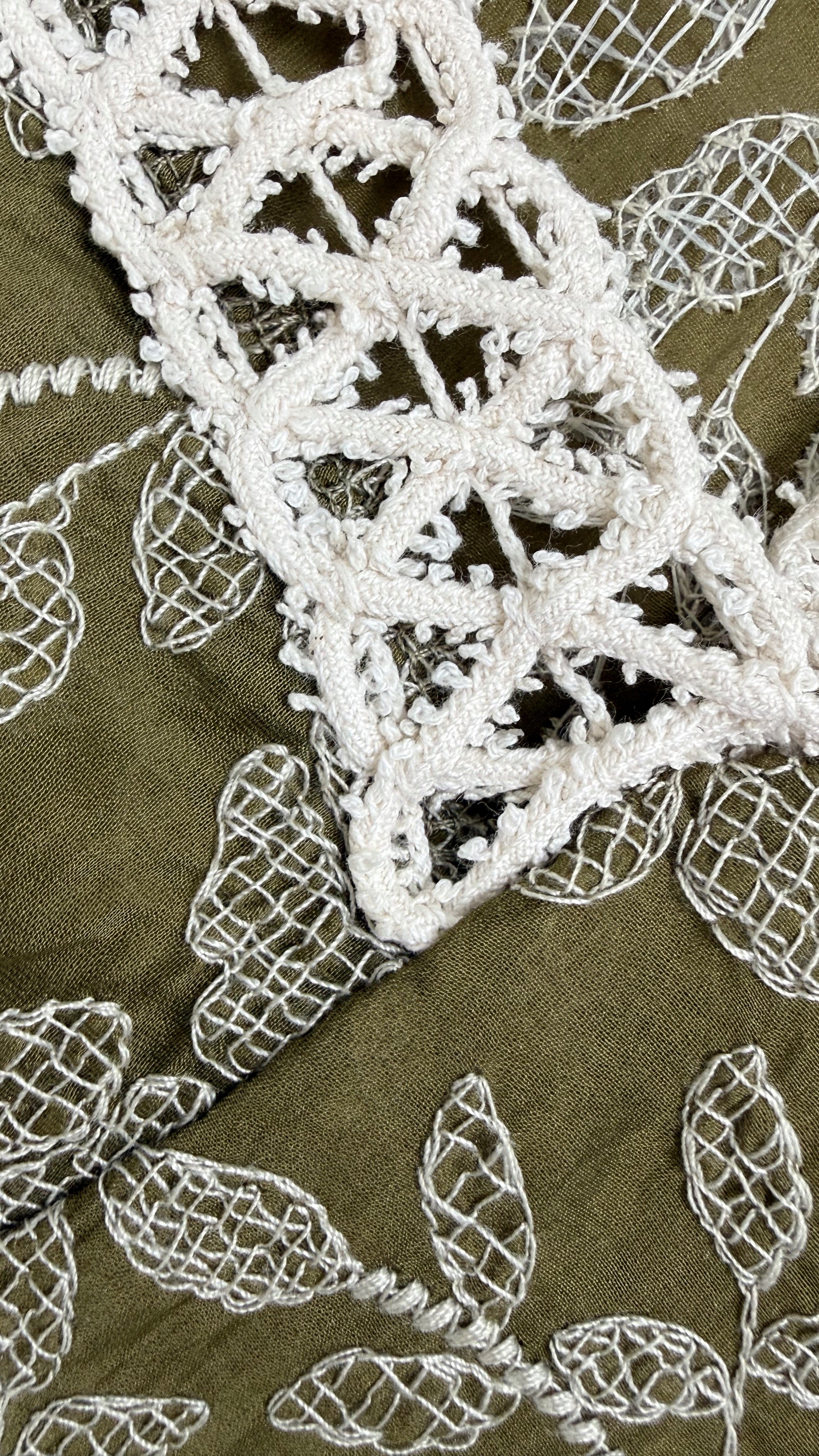 TOP IN VOILE RICAMATO CON PASSAMANERIA