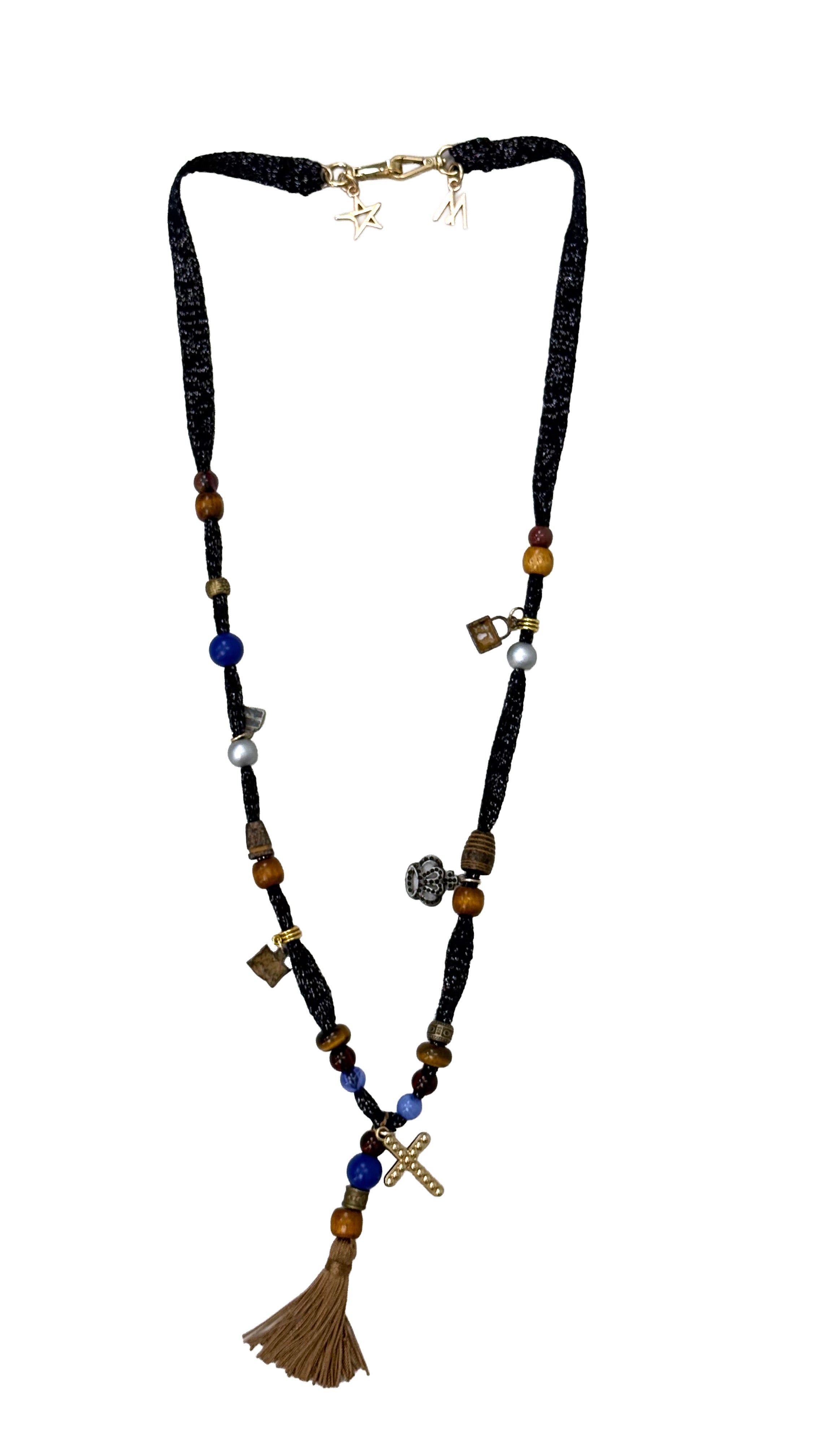 COLLANA IN TESSUTO CON PERLINE E NAPPA